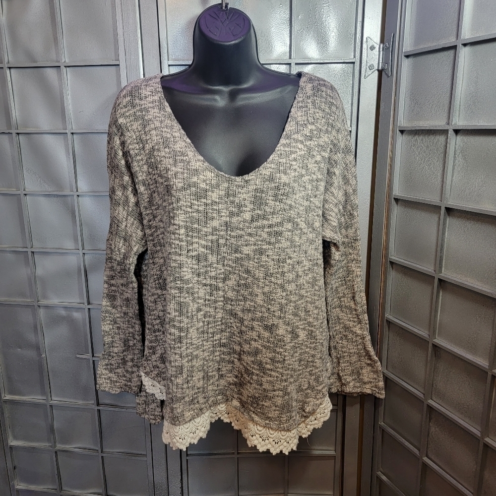 Buttons long sleeve with lace cream brown and black sweater